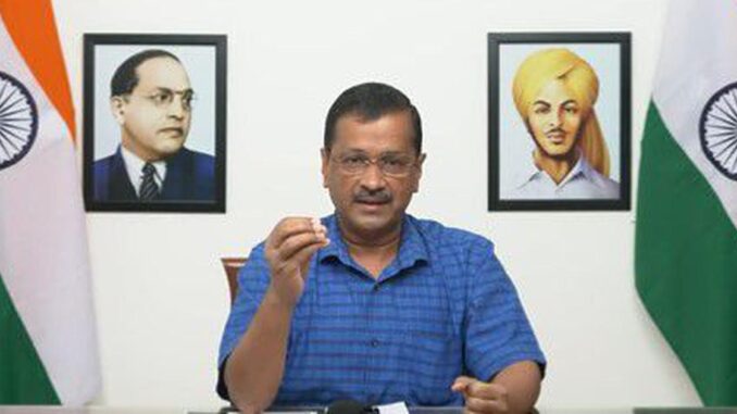 बीजेपी प्रदेश अध्यक्ष ने यमुना में लगाई डुबकी, रखी केजरीवाल-आतिशी के  नाम की कुर्सी