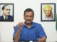 बीजेपी प्रदेश अध्यक्ष ने यमुना में लगाई डुबकी, रखी केजरीवाल-आतिशी के  नाम की कुर्सी